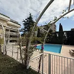Cannes - 3 Pieces A 15Mn Palais